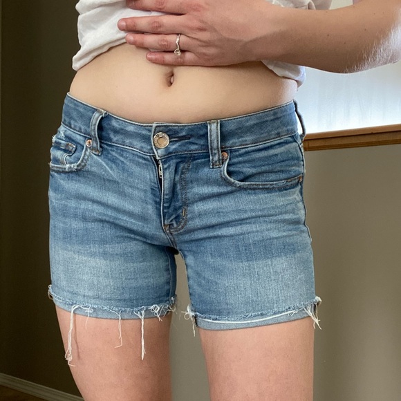 American Eagle Mid Length Shorts - Picture 3 of 4